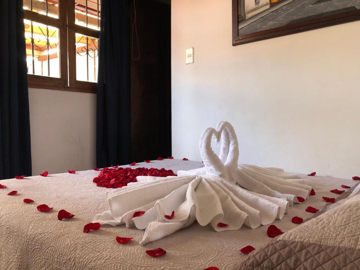 Dionisio Inn Antigua Bagian luar foto