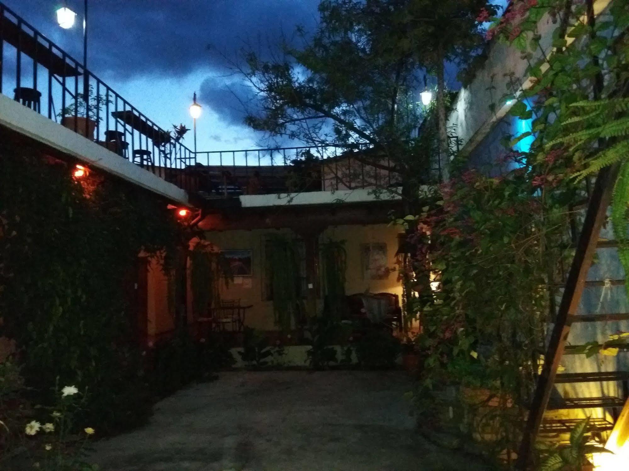 Dionisio Inn Antigua Bagian luar foto