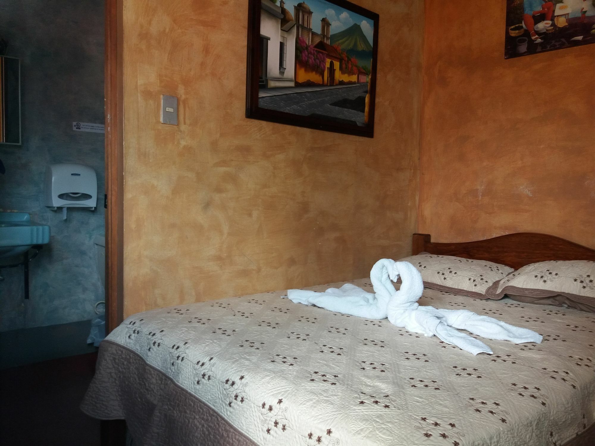Dionisio Inn Antigua Bagian luar foto
