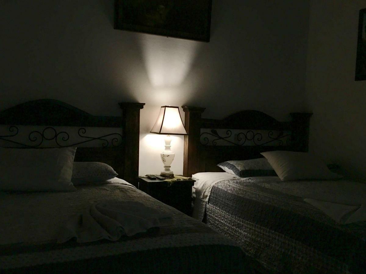 Dionisio Inn Antigua Bagian luar foto