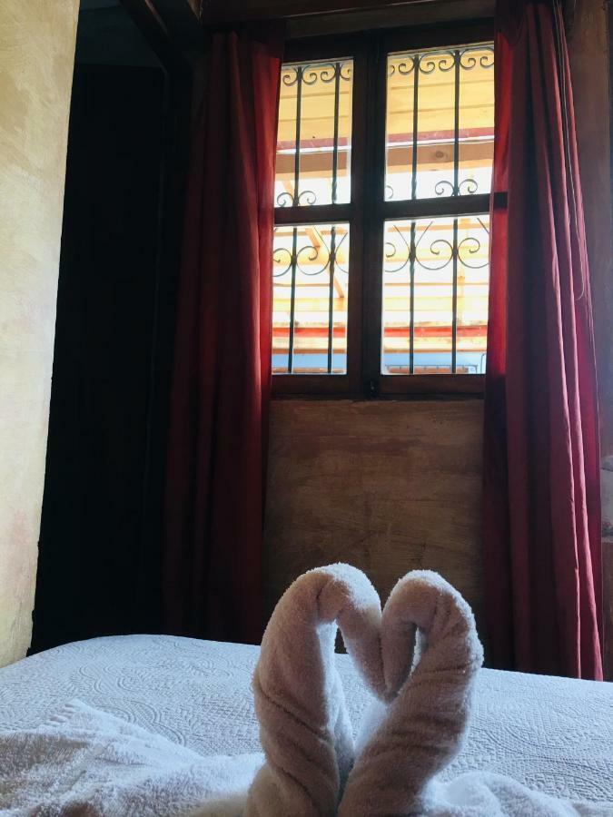 Dionisio Inn Antigua Bagian luar foto