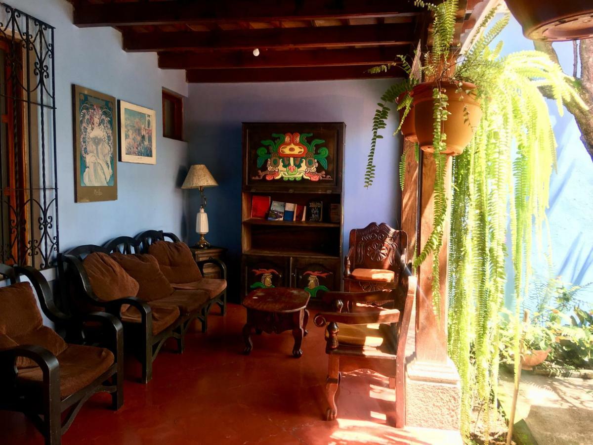 Dionisio Inn Antigua Bagian luar foto